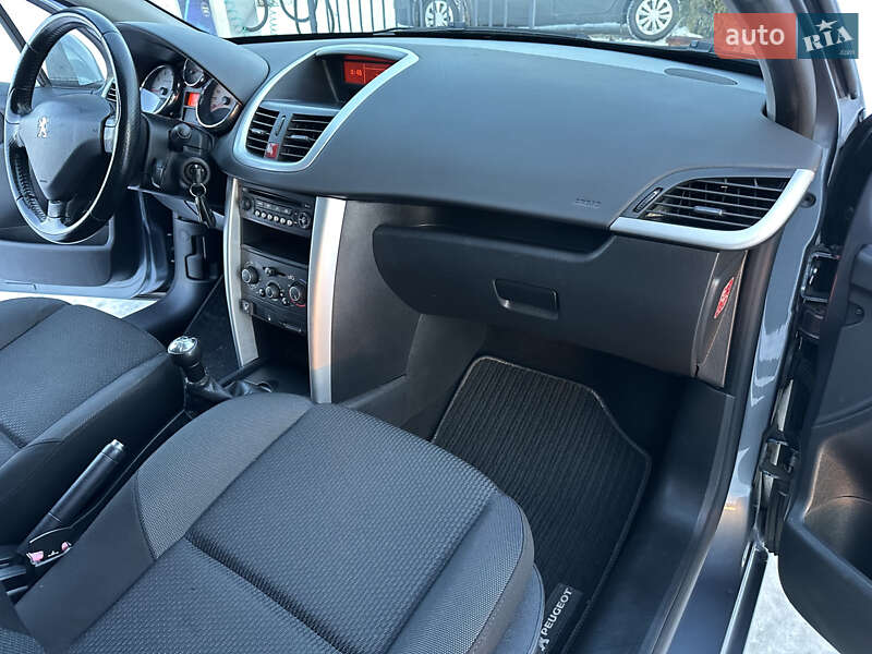 Хэтчбек Peugeot 207 2011 в Умани
