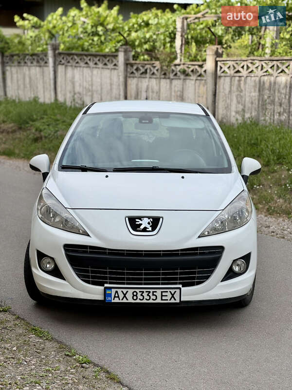 Хэтчбек Peugeot 207 2011 в Чугуеве