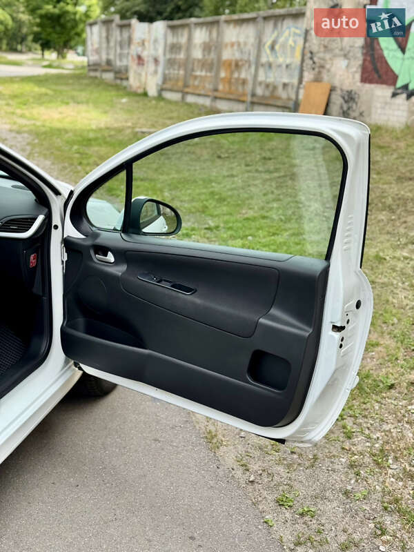 Хэтчбек Peugeot 207 2011 в Чугуеве