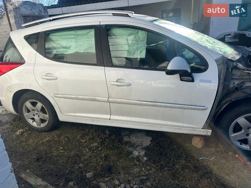 Хэтчбек Peugeot 207 2010 в Умани