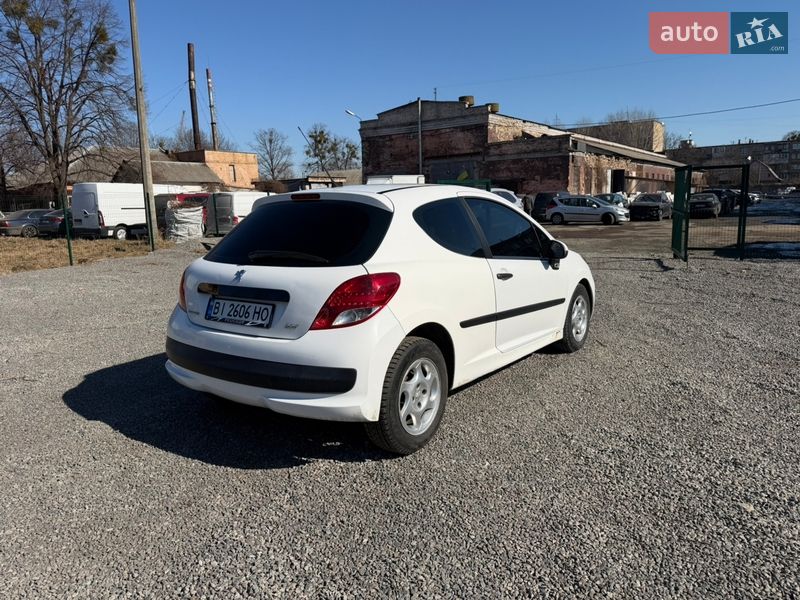 Хэтчбек Peugeot 207 2010 в Киеве