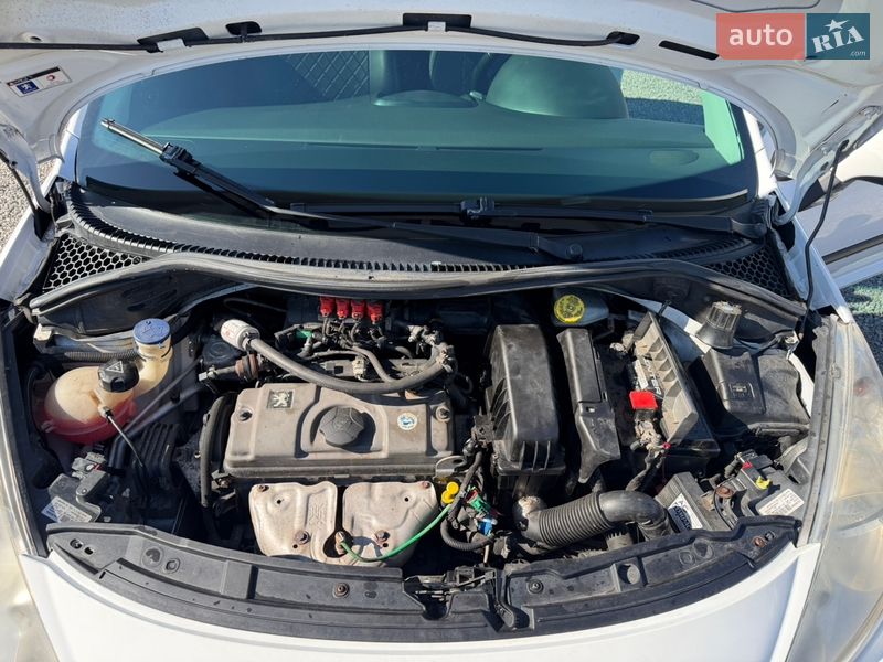 Хэтчбек Peugeot 207 2010 в Киеве