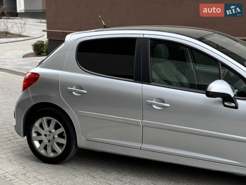 Хэтчбек Peugeot 207 2007 в Львове