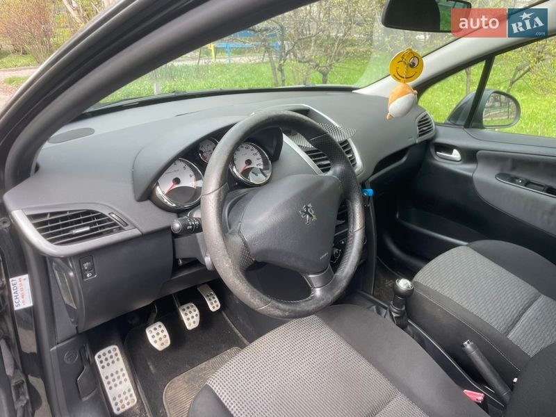 Универсал Peugeot 207 2010 в Киеве