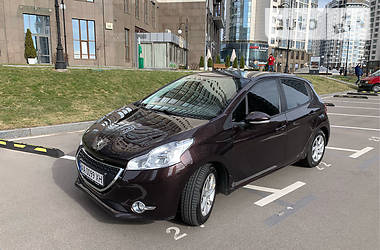 Хэтчбек Peugeot 208 2012 в Киеве