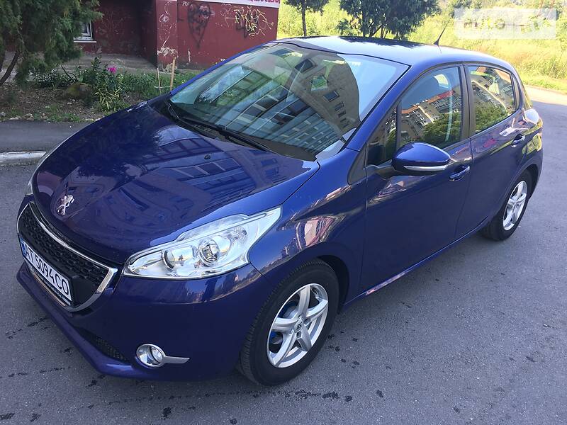 Хэтчбек Peugeot 208 2013 в Калуше