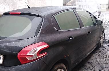 Хэтчбек Peugeot 208 2012 в Хусте