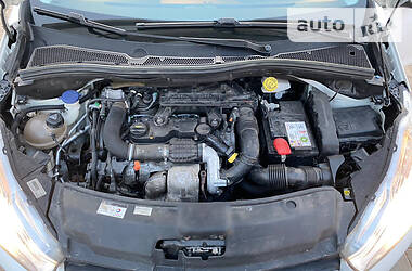 Хетчбек Peugeot 208 2014 в 