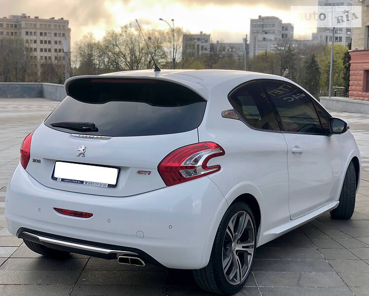 Хетчбек Peugeot 208 2014 в Харкові