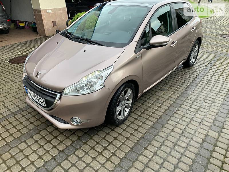 Хетчбек Peugeot 208 2014 в Вінниці