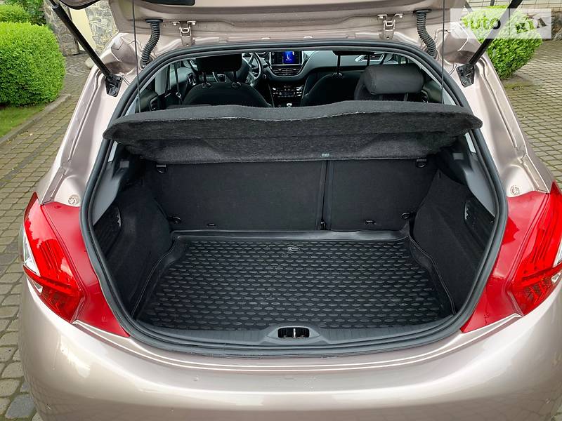 Хетчбек Peugeot 208 2014 в Вінниці