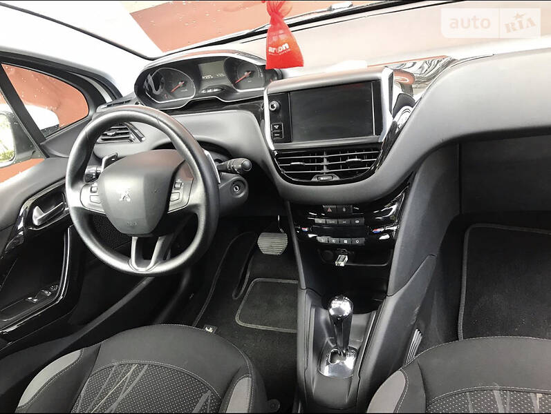 Хетчбек Peugeot 208 2014 в Ужгороді фото 5 Хетчбек Peugeot 208 2014 в Ужгороді