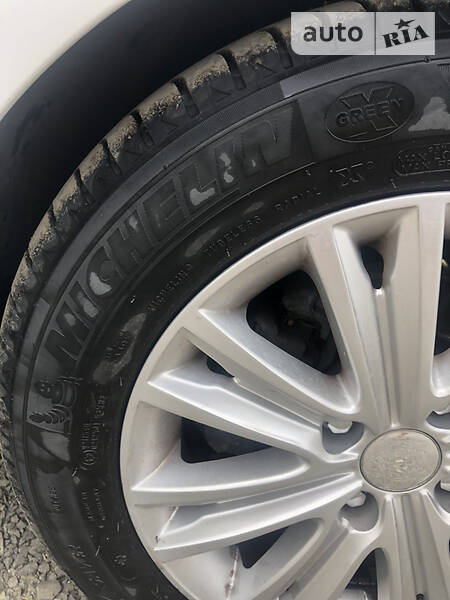 Хетчбек Peugeot 208 2014 в Ужгороді фото 12 Хетчбек Peugeot 208 2014 в Ужгороді