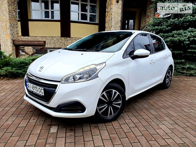 Хэтчбек Peugeot 208 2015 в Киеве