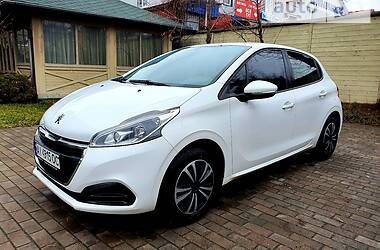 Хэтчбек Peugeot 208 2015 в Киеве