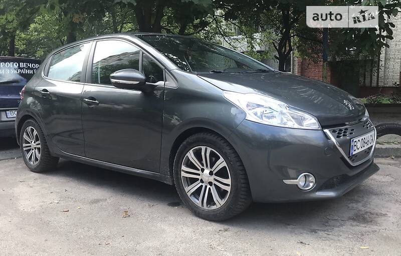 Хэтчбек Peugeot 208 2012 в Львове