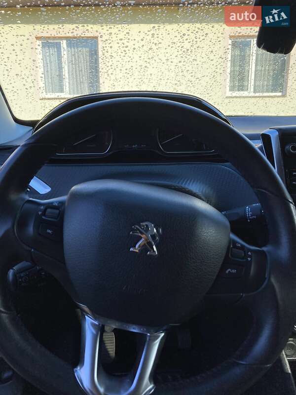 Хетчбек Peugeot 208 2019 в Снятині