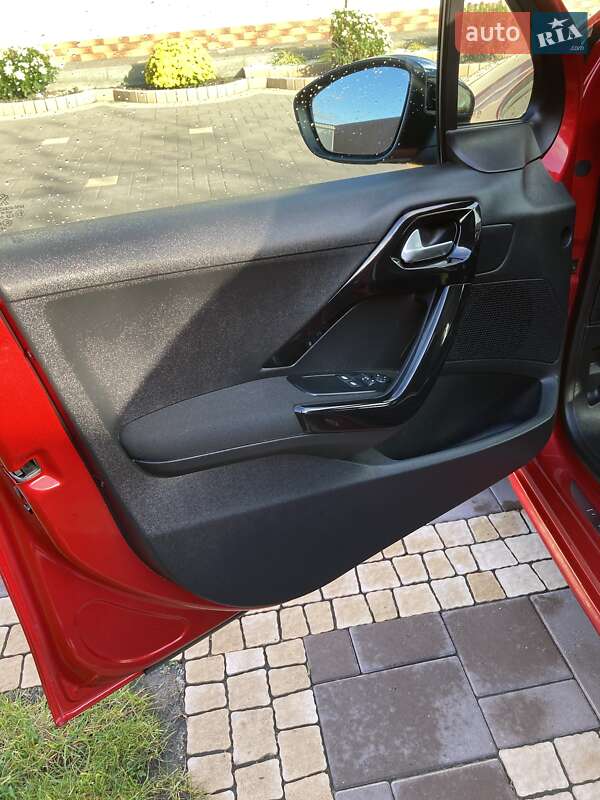 Хетчбек Peugeot 208 2019 в Снятині