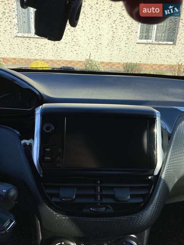 Хетчбек Peugeot 208 2019 в Снятині