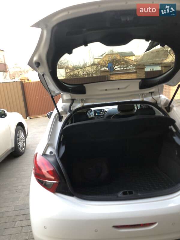 Хэтчбек Peugeot 208 2019 в Киеве