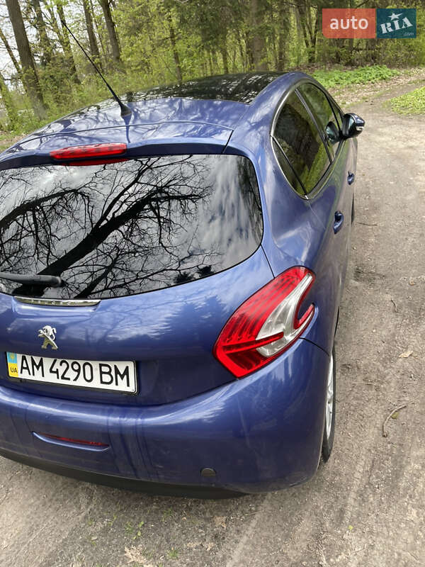 Хетчбек Peugeot 208 2013 в Баранівці