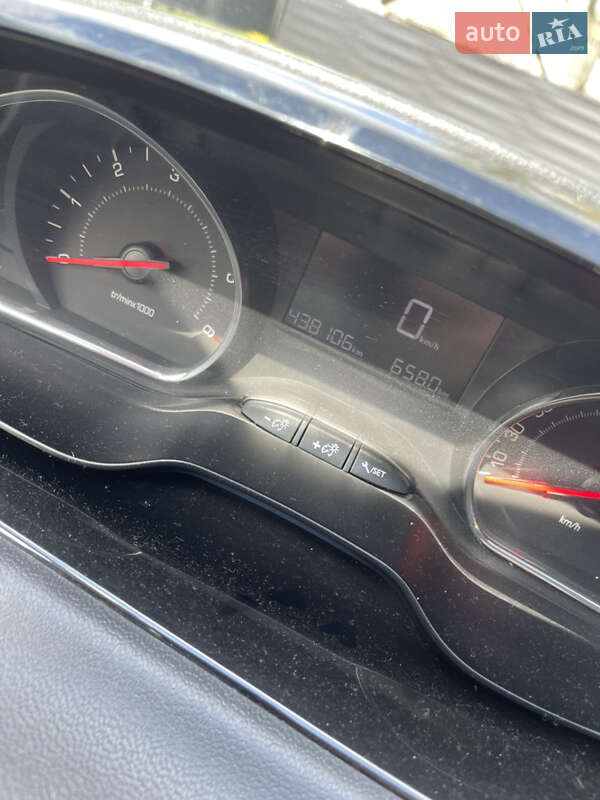 Хетчбек Peugeot 208 2013 в Баранівці