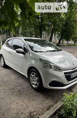 Хетчбек Peugeot 208 2016 в Охтирці