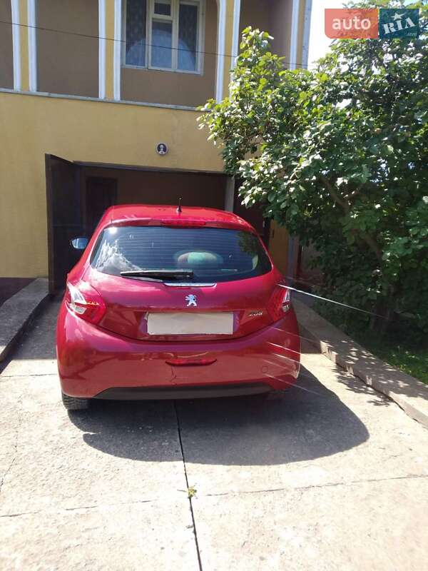 Хетчбек Peugeot 208 2014 в Хмельницькому