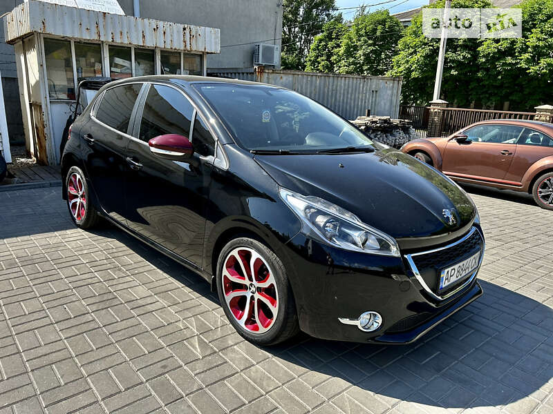 Хэтчбек Peugeot 208 2013 в Запорожье