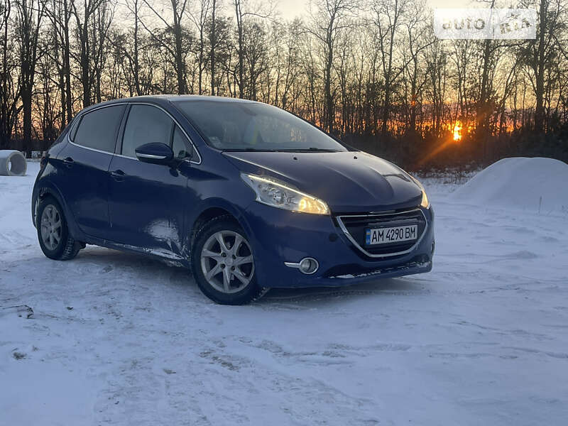 Хэтчбек Peugeot 208 2013 в Барановке