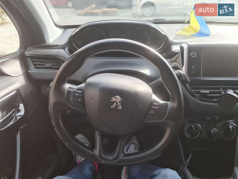Хэтчбек Peugeot 208 2013 в Ивано-Франковске