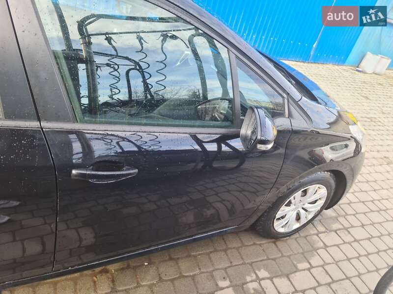 Хэтчбек Peugeot 208 2013 в Ивано-Франковске