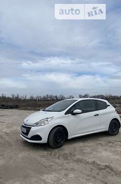 Хэтчбек Peugeot 208 2016 в Днепре