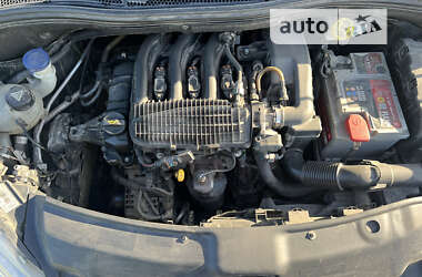 Хэтчбек Peugeot 208 2013 в 