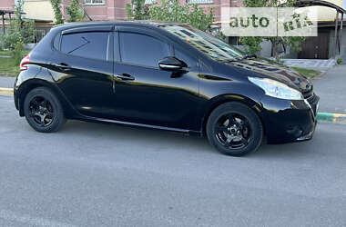 Хэтчбек Peugeot 208 2013 в Киеве