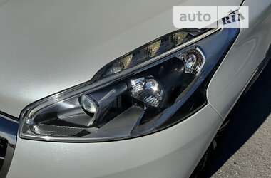 Хэтчбек Peugeot 208 2016 в Днепре