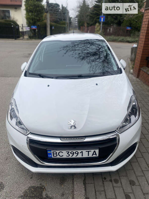 Хетчбек Peugeot 208 2017 в Львові