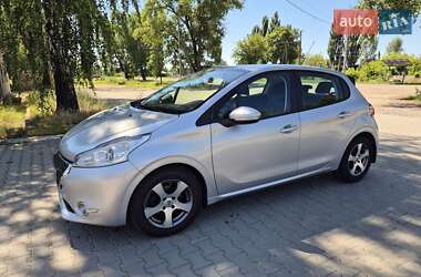 Хэтчбек Peugeot 208 2014 в Киеве