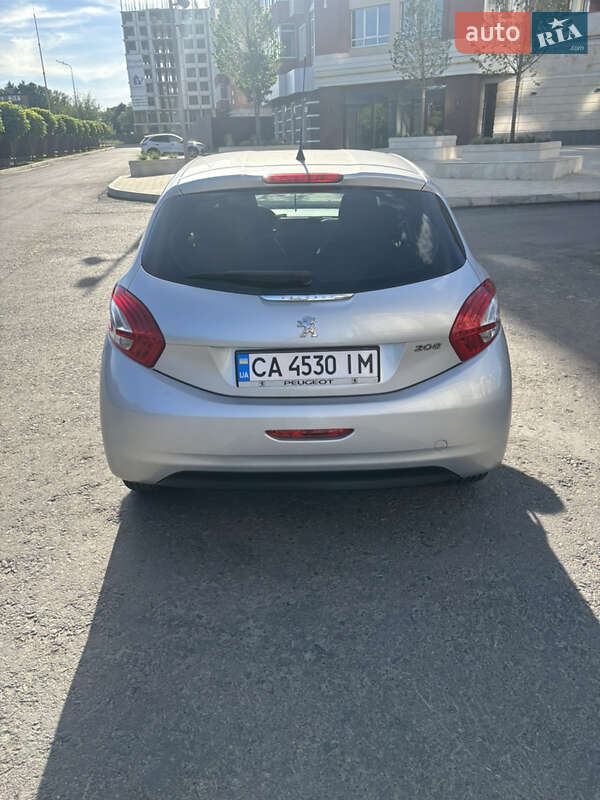 Хэтчбек Peugeot 208 2014 в Умани