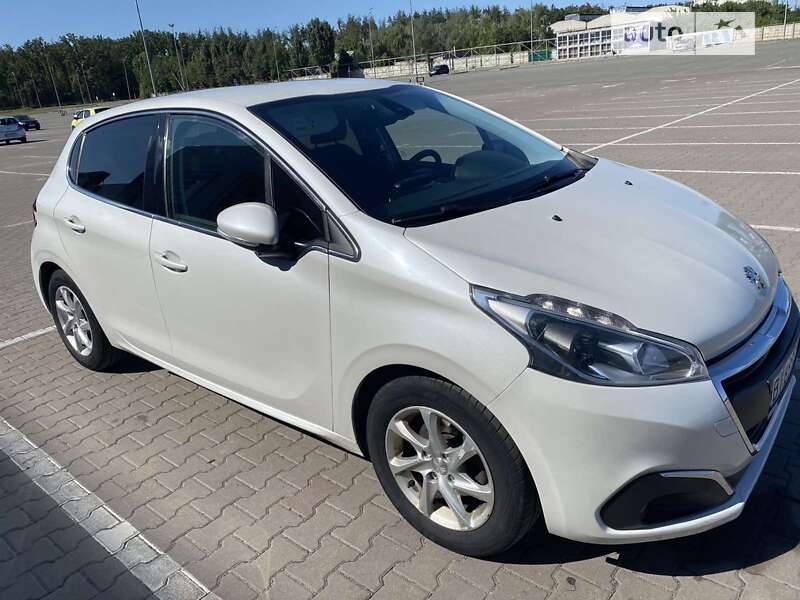 Хетчбек Peugeot 208 2016 в Києві