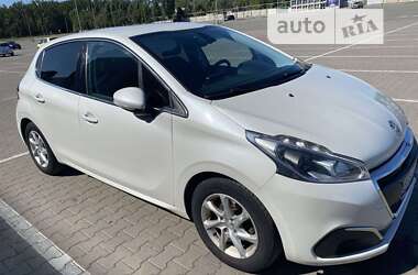 Хетчбек Peugeot 208 2016 в Києві