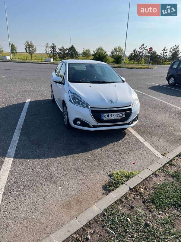 Хетчбек Peugeot 208 2018 в Чернігові