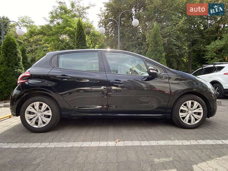 Хетчбек Peugeot 208 2012 в Черкасах
