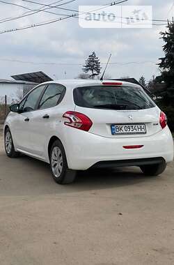 Хэтчбек Peugeot 208 2013 в Теофиполе