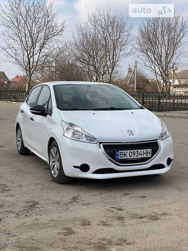 Хэтчбек Peugeot 208 2013 в Теофиполе