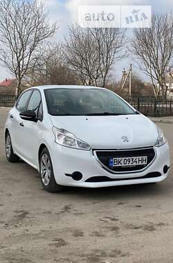 Хэтчбек Peugeot 208 2013 в Теофиполе