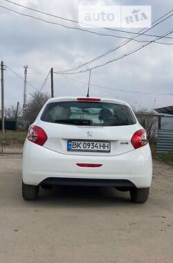 Хэтчбек Peugeot 208 2013 в Теофиполе