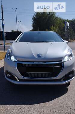 Хэтчбек Peugeot 208 2016 в Запорожье