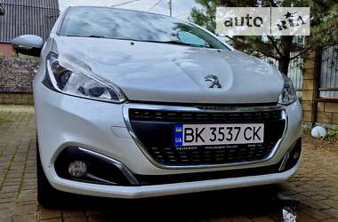 Хетчбек Peugeot 208 2016 в Рівному