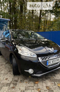 Хетчбек Peugeot 208 2012 в Долині